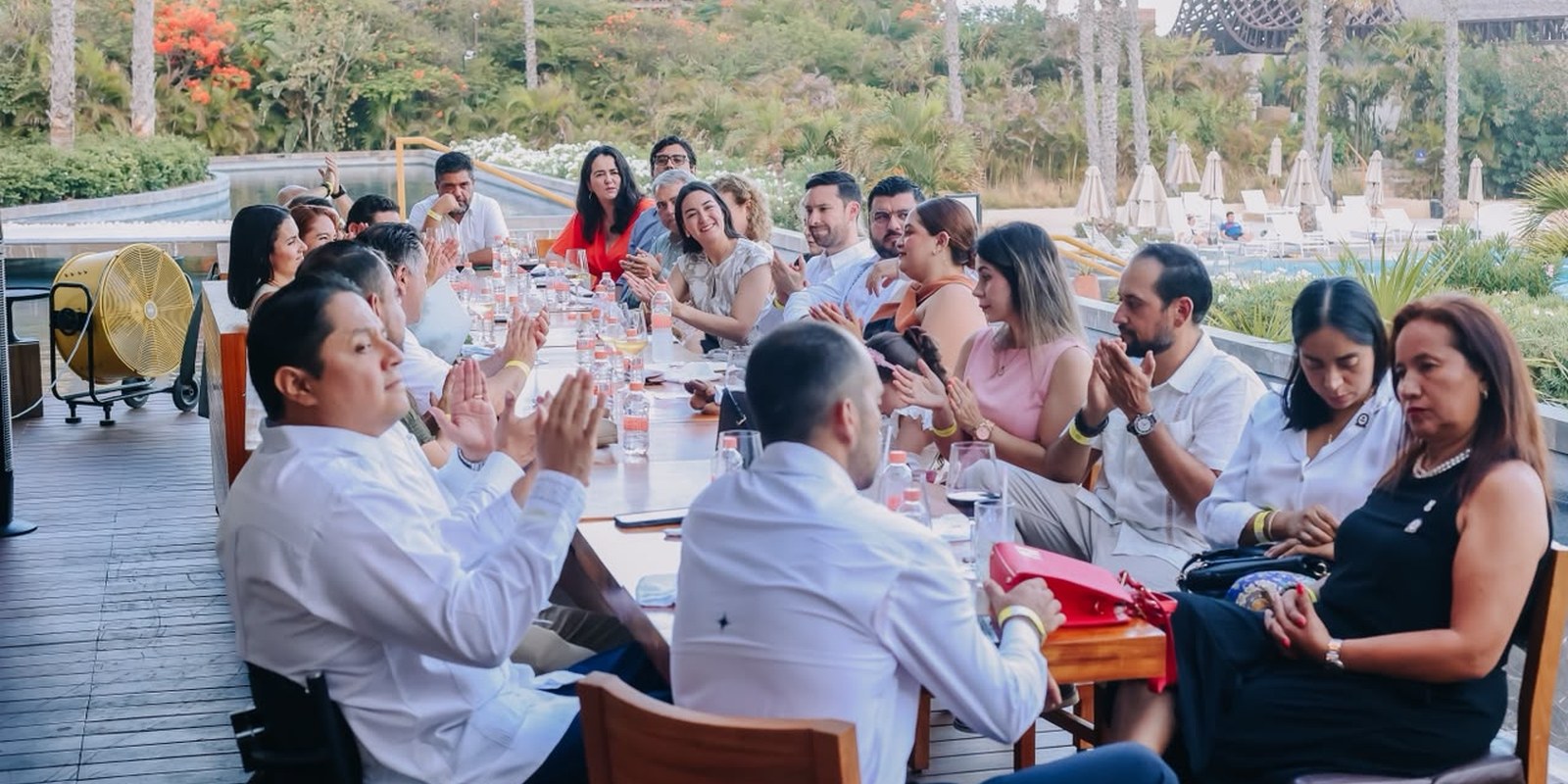 Socios del Club Rotario San José del Cabo durante una sesión del club en San José del Cabo